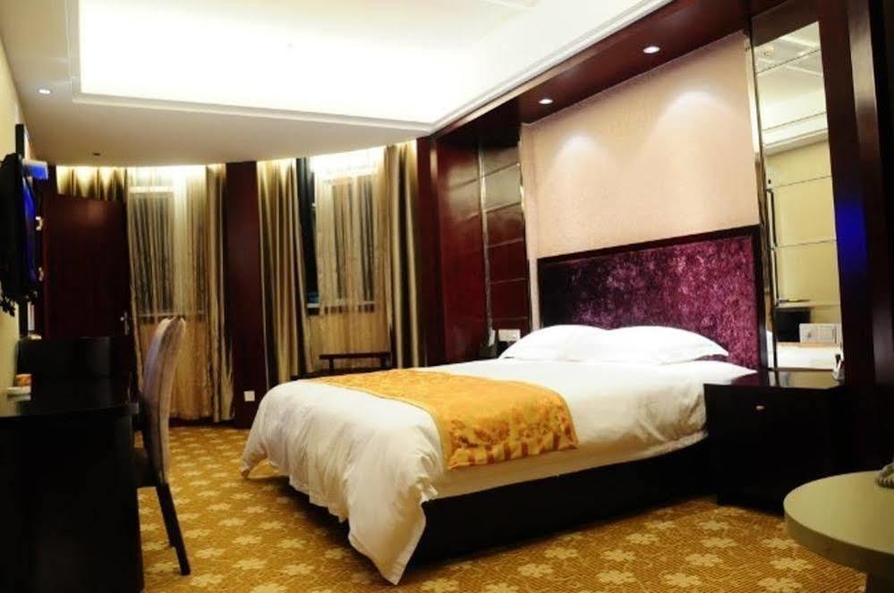 Ronghe Holiday Hotel Shiyan  Esterno foto